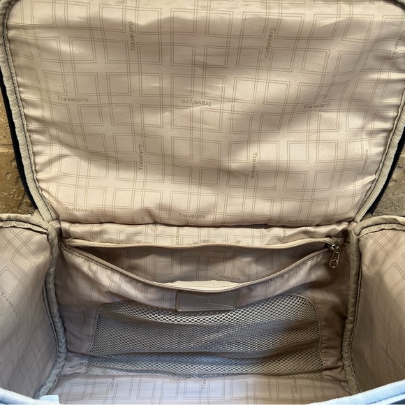 Travelpro Carry On Under Seat Shoulder Bag EUC - Picture 7 of 16